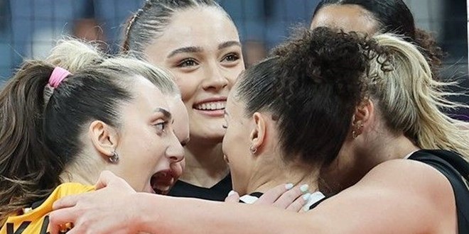 Kupa Türkiye'ye geliyor: Eczacıbaşı ile VakıfBank finalde