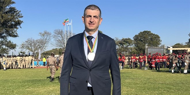 Baykar Genel Mdr Haluk Bayraktar'a Etiyopya'dan Onur Madalyas