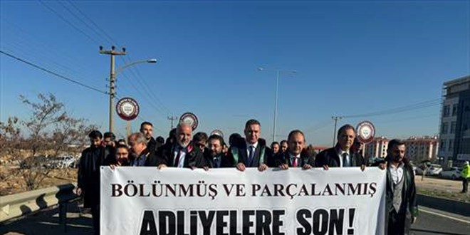 Malatya'da avukatlar 'Tek çatıda adliye' yürüyüşü düzenledi