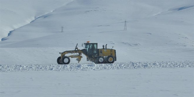 Kars'ta 33 ky yolu ulama kapand