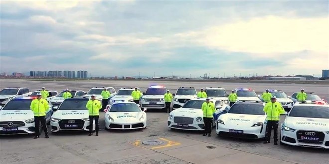 Suç örgütlerinden ele geçirilen lüks otomobiller polis otosu oldu