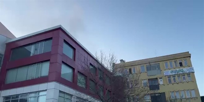 Güngören'de iş yerinde çıkan yangına müdahale ediliyor