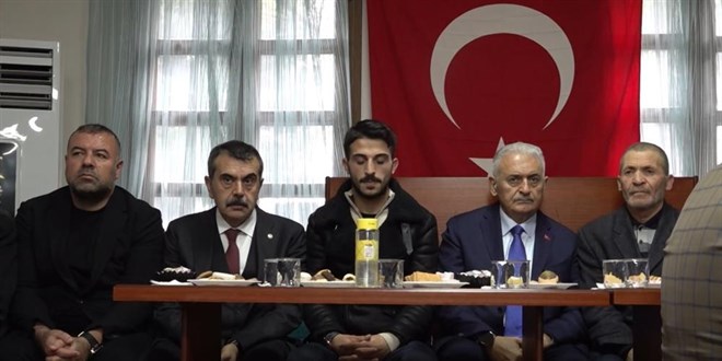 Bakan Tekin'den şehit ailesine taziye