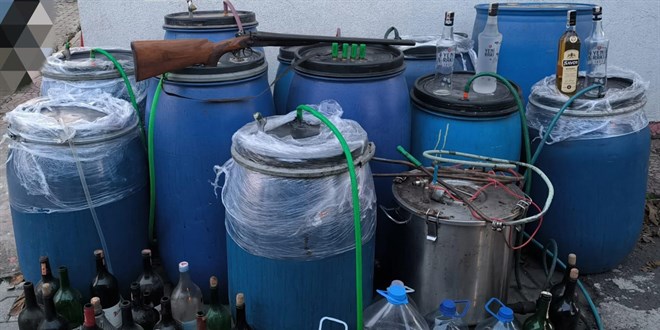Tekirdağ'da 1350 litre sahte içki ele geçirildi