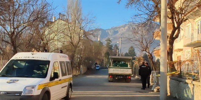 Konya'da bir kişi boşandığı eşi ve kızını silahla öldürdü