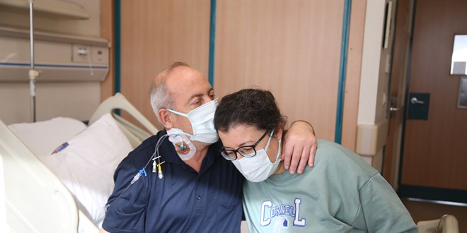 112 çalışanına en anlamlı hediye hemşire eşinin böbreği oldu