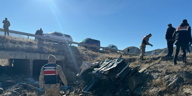 Erzurum'da şarampole devrilen otomobildeki 3 kişi öldü