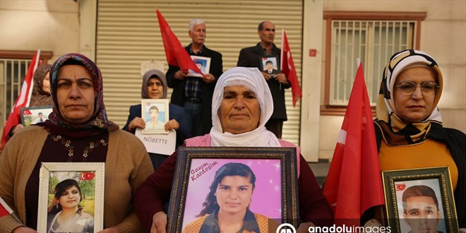 Diyarbakr annelerinin evlat nbetine bir aile daha katld