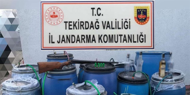 Yılbaşı öncesi darbe üstüne darbe: Bin 780 litre sahte içki ele geçirildi