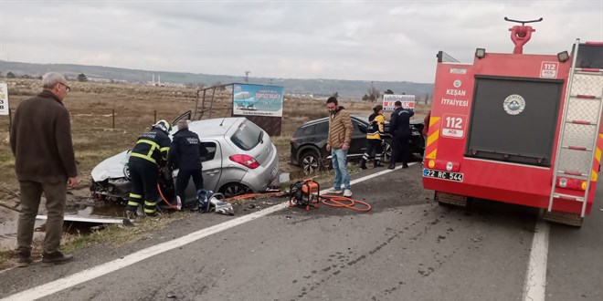 Edirne'de iki otomobilin arpt kazada 2 kii ld