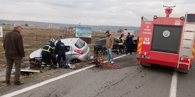 Edirne'de iki otomobilin çarpıştığı kazada 2 kişi öldü