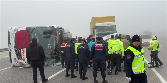 Malatya'da yolcu otobüsünün devrilmesi sonucu 4 kişi öldü, 36 kişi yaralandı