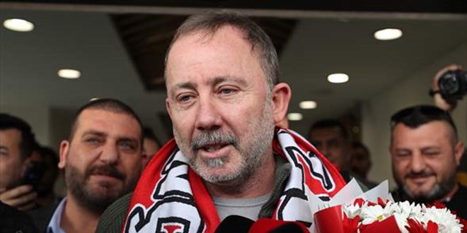 Antalyaspor'un prensipte anlaştığı Sergen Yalçın, Antalya'ya geldi