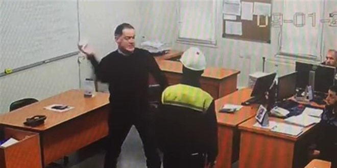 İşçilerin yemek ve servisinin kesildiği fabrikada patrondan işçiye hakaret