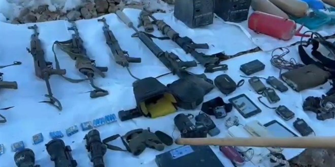 Teröristlerin kullandığı silahlar ve mühimmat ele geçirildi
