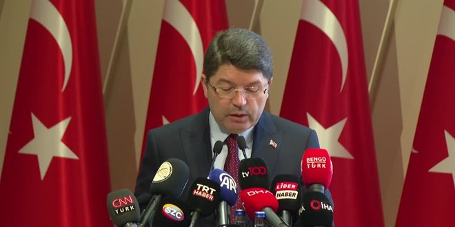 'Hakim ve savcı, milletin hizmetinde olduğunu unutmamalıdır'