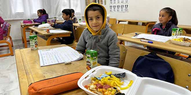 Köy köy gezilip çocuklara 3 ayda 2 bin pizza dağıtıldı