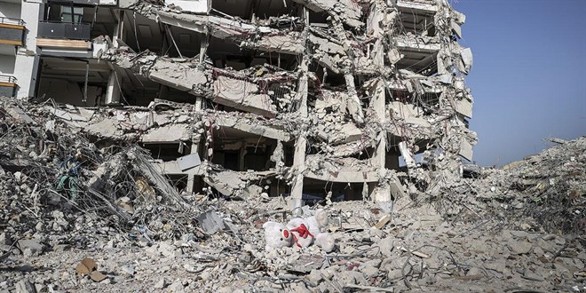 Depremde 36 kiinin ld binann 'malzeme dayanm' yetersiz bulundu