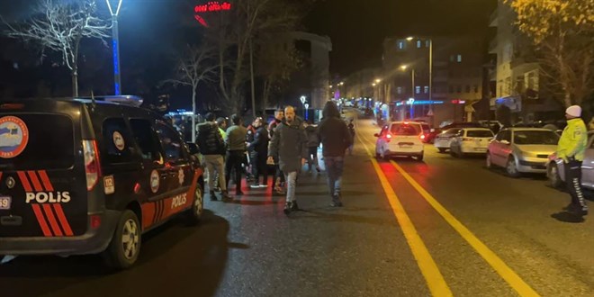 Önce kavga etti, sonra polisin üzerine araç sürdü: 1 polis yaralı