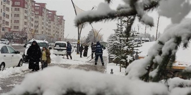 Erzurum, Ardahan, Ağrı ve Tunceli'de kar yağışı etkili oldu