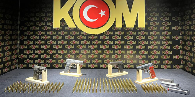 İzmir'de silah tacirlerine şok baskın: 3 gözaltı