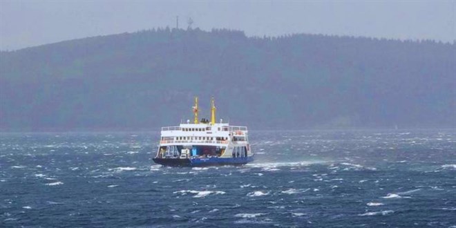 Çanakkale'de fırtına nedeniyle adalara sefer yapılamıyor