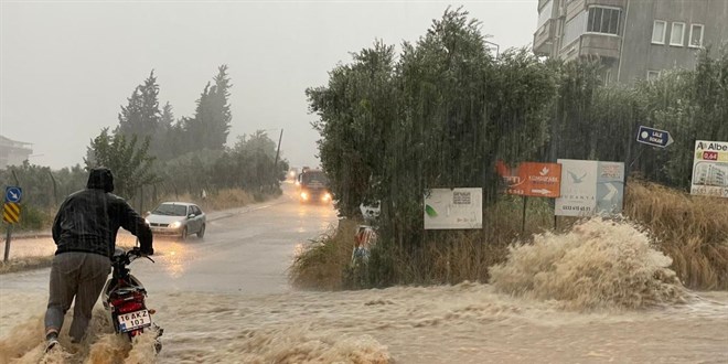Bursa'da fırtına ve sağanak etkili oldu
