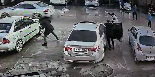 Benzin istasyonundaki saldırı anı güvenlik kamerasına yansıdı