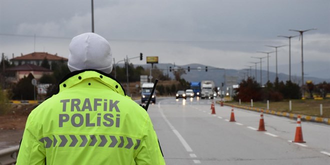 Erzurum'da trafik kurallarına uymayan 2 bin 412 sürücüye ceza