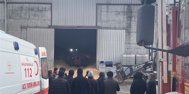Mısır yığınının altında kalan işçi hayatını kaybetti