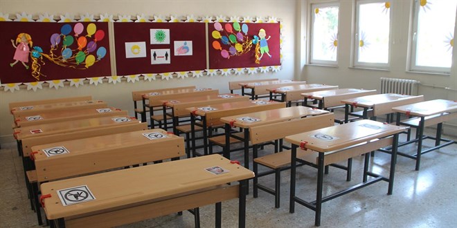 Tekirdağ'ın bazı ilçelerinde kar nedeniyle eğitime ara verildi