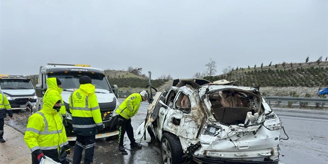 İzmir-İstanbul Otoyolu'nda zincirleme kaza: 1 kişi öldü, 4 kişi yaralandı