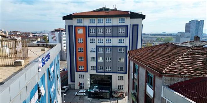 Eski adliye binası yeni yüzüyle gençlerin eğitimine hizmet ediyor
