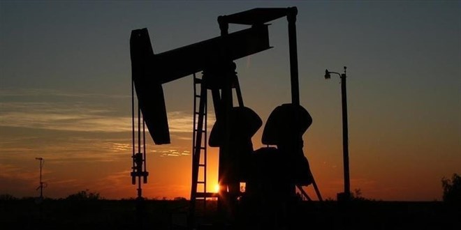 Brent petroln varil fiyat 77,42 dolar