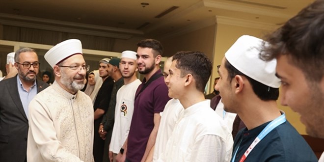 Diyanet İşleri Başkanı Erbaş, Mekke'de gençlerle buluştu