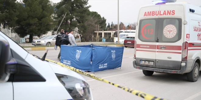 Denizli'de otomobilin çarptığı kadın öldü