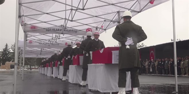 Pençe-Kilit Harekatı bölgesinde şehit olan 9 asker için Şırnak'ta tören yapıldı