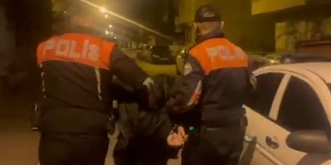 Kedilere eziyet eden ve bölücü terör örgütü propagandası yapan 5 kişi tutuklandı