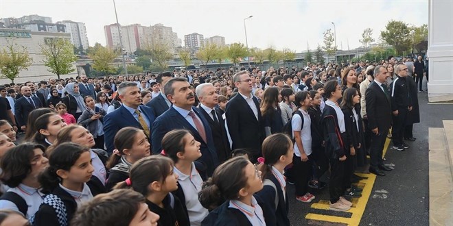 Pazartesi tüm okullarda şehitlerimiz için saygı duruşunda bulunulacak
