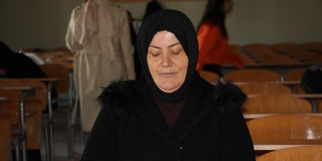 56 yaşında üniversite kazandı, şimdi hemşire olmak için dirsek çürütüyor