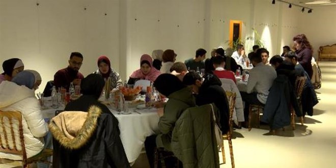 Filistin'den getirilen 102 üniversite öğrencisi İstanbul'da