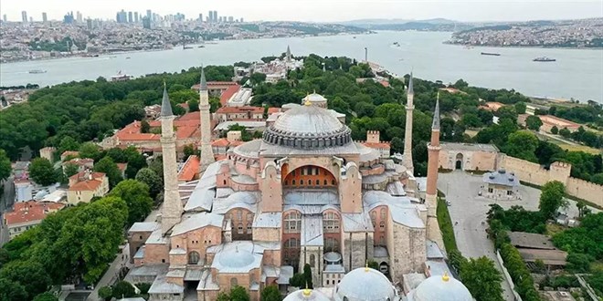 Ayasofya Camii'nde ziyaretçi karmaşası bitiyor mu?