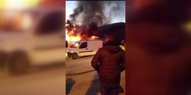 İşçilerin kaldığı konteynerde çıkan yangında 3 kişi hayatını kaybetti
