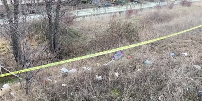 Karabük'te şarampole devrilen otomobildeki kadın öldü, eşi yaralandı