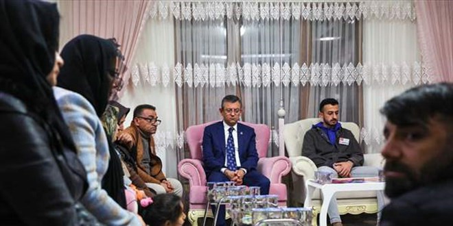 CHP Genel Başkanı Özel'den şehit ailesine ziyaret