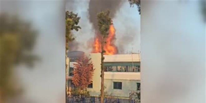İzmir'de kozmetik ürünleri deposunda çıkan yangında 1 işçi öldü