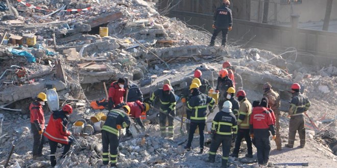 Depremde 100 kiiye mezar olan Hisami Apartman davasnda 3 tutuklama