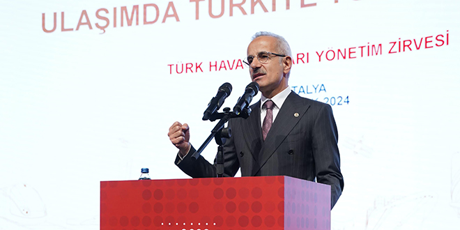 Bakan Uraloğlu: 2023'te Türkiye semalarından her 15 saniyede bir uçak geçti
