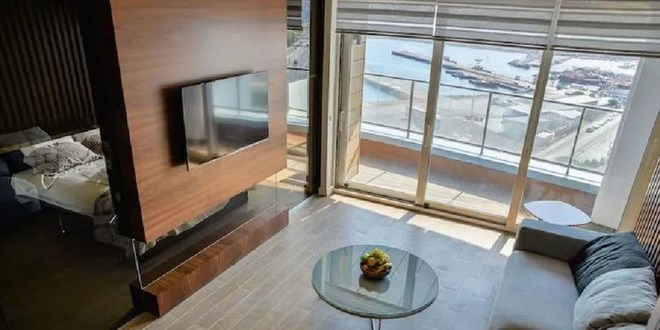 Günlük kiralık evde büyük oyun! İlanda başka gerçekte başka