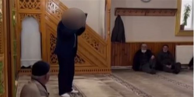 Kuran-ı Kerim'e ayağıyla basan kişiye ev hapsi